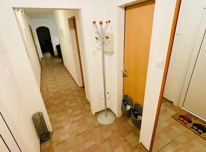 Riverhouse Apartma *