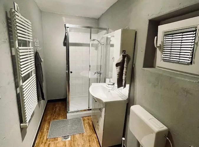 Riverhouse Apartma *